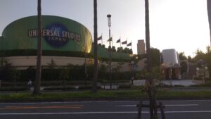 universal-studios-japan-entrance-evening.jpg