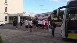 kaizuka-minami-highschool-bus-gathering.jpg